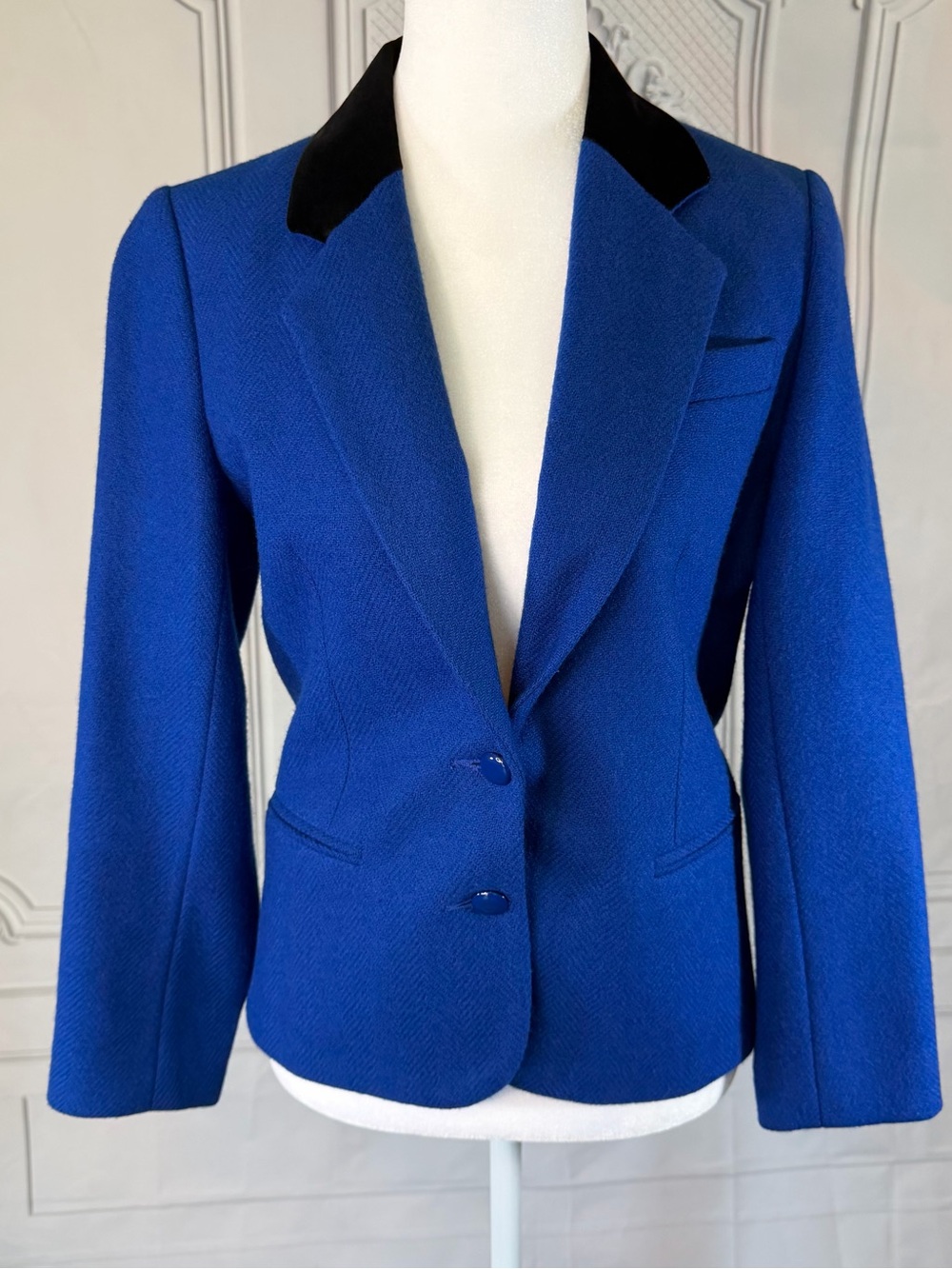 Vintage 80s Preppy Cobalt Blue Wool Blazer Black Velvet Collar Size 4 USA Office